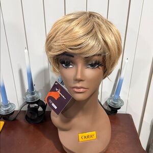 # 28 -  Women’s / Men’s Wig